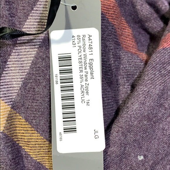 Plaid Zip up Ruana - Picture 8 of 8